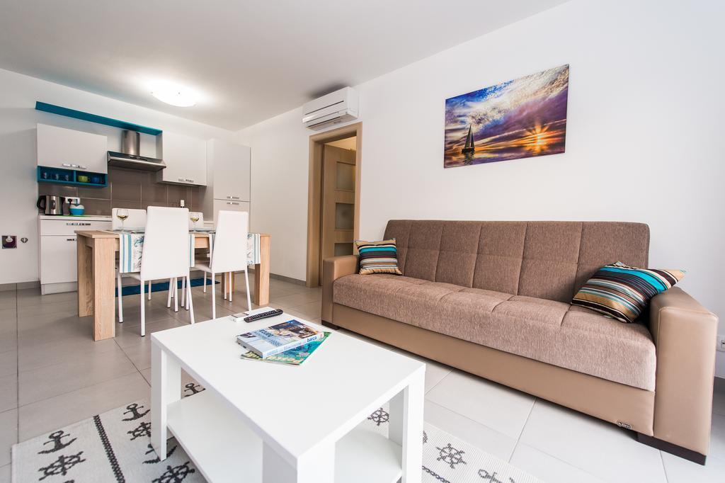 Blue Sky Apartments Rogoznica  Esterno foto