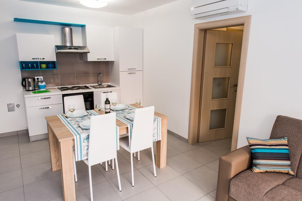 Blue Sky Apartments Rogoznica  Esterno foto