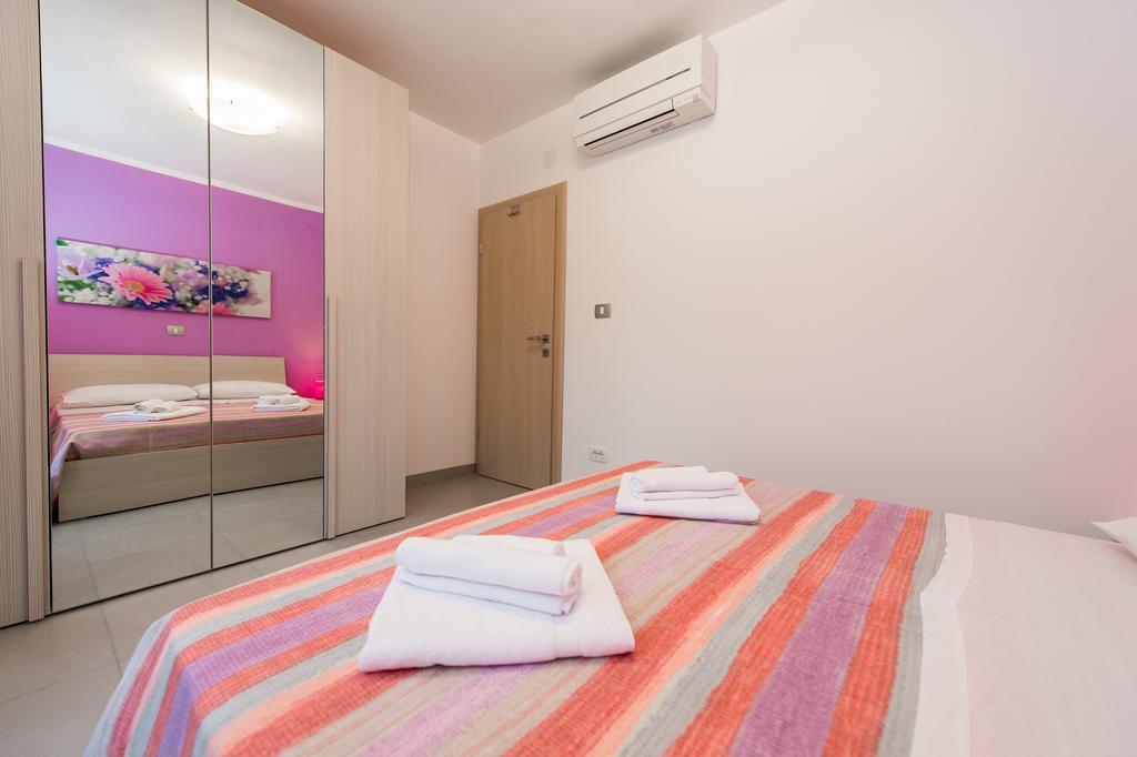 Blue Sky Apartments Rogoznica  Esterno foto