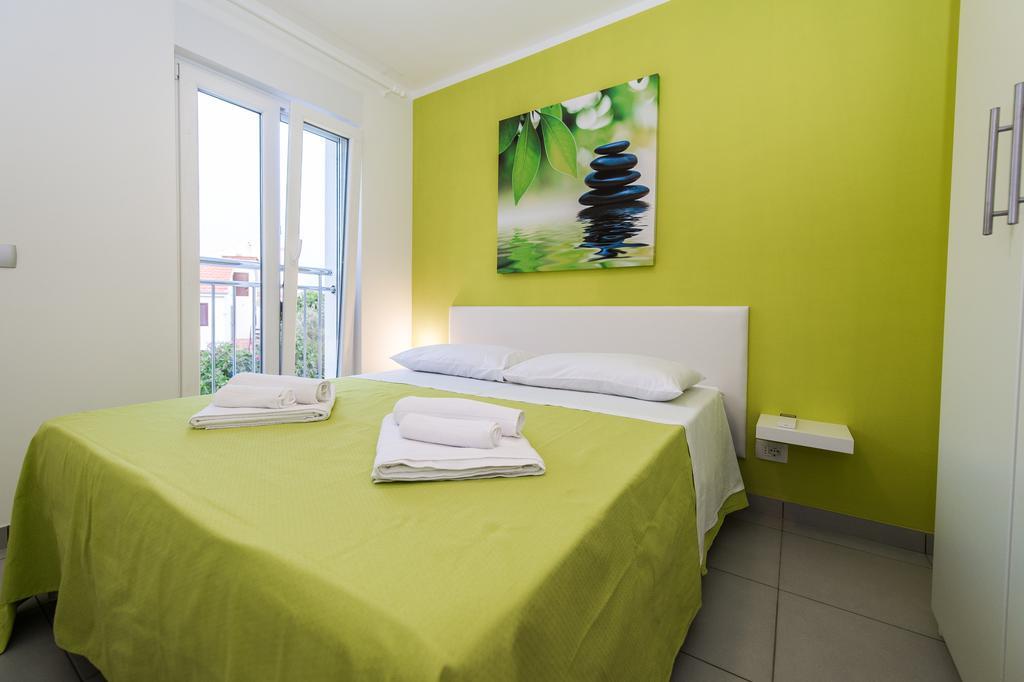 Blue Sky Apartments Rogoznica  Esterno foto