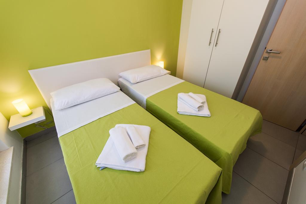 Blue Sky Apartments Rogoznica  Esterno foto