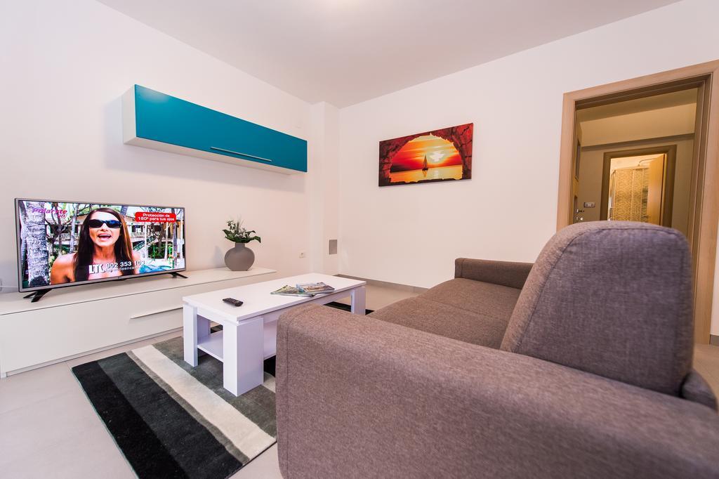 Blue Sky Apartments Rogoznica  Esterno foto